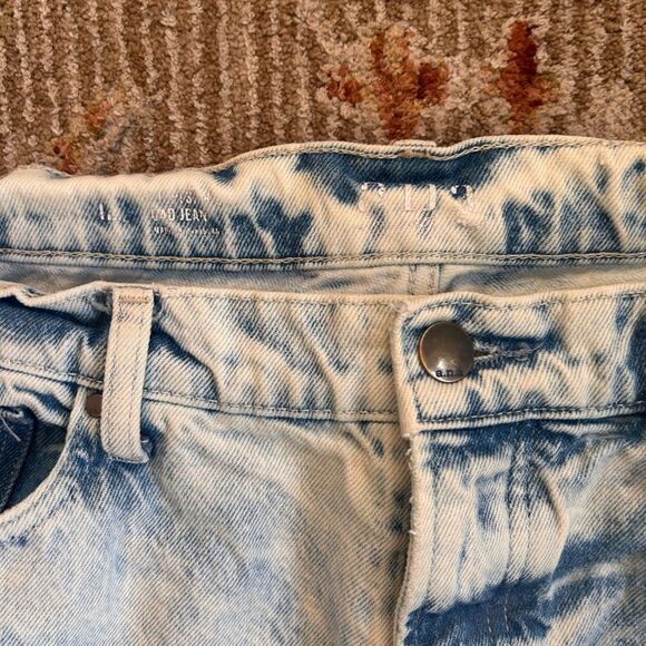 a.n.a High Rise Distressed Light Blue Jeans - Picture 3 of 7